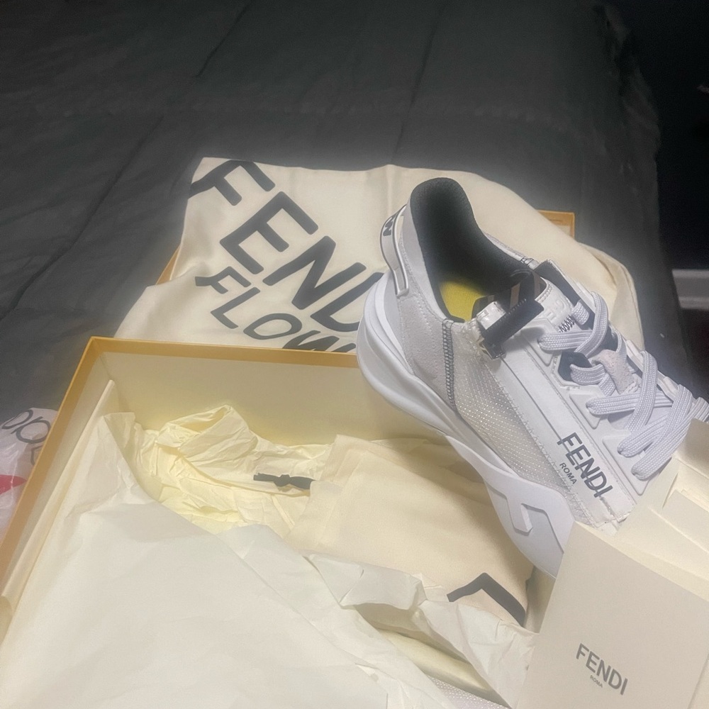 Size:  Women’s 8, worn 2 times. Like new.